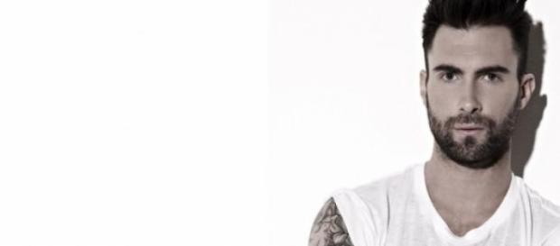 Adam levine recibe una agresión de un fan Adam levine recibe una agresión de un fan