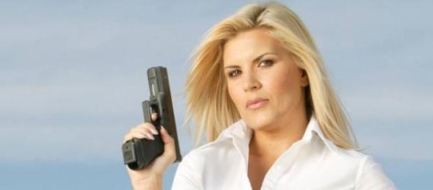 Elena Udrea se pregateste sa iasa in public Elena Udrea se pregateste sa iasa in public
