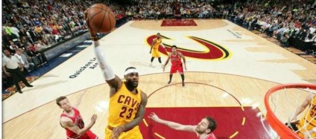 Lebron James comandou o Cavaliers contra o Bulls Lebron James comandou o Cavaliers contra o Bulls