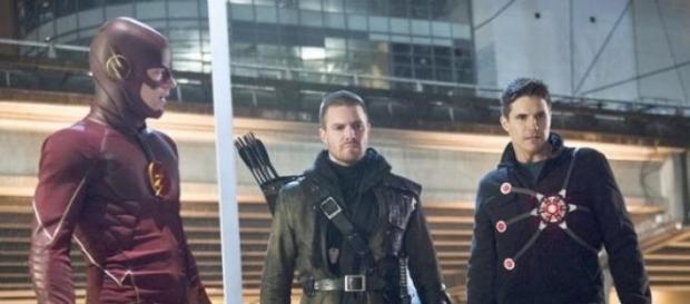 The Flash 1x22 Rogue Air Barry,Arrow e Firestorm The Flash 1x22 Rogue Air Barry,Arrow e Firestorm