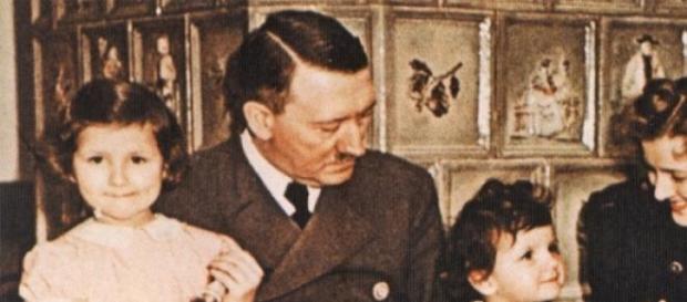 Una foto di Hitler e la sua famiglia Una foto di Hitler e la sua famiglia