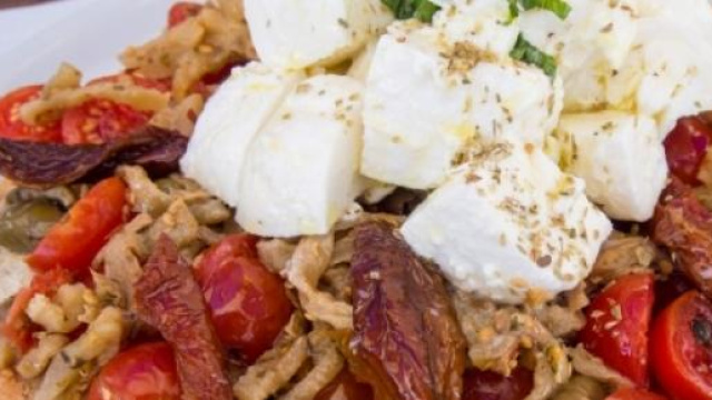 pane cunzato tipico della cucina siciliana