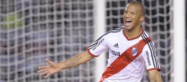 Carlos Sánchez festejando el 1 a 0 ante Boca Carlos Sánchez festejando el 1 a 0 ante Boca
