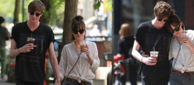 Dakota Johnson com o namorado Matthew Hitt Dakota Johnson com o namorado Matthew Hitt