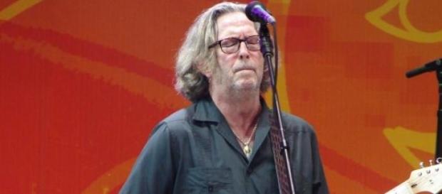 Eric Clapton con su guitarra Fender Stratocaster Eric Clapton con su guitarra Fender Stratocaster