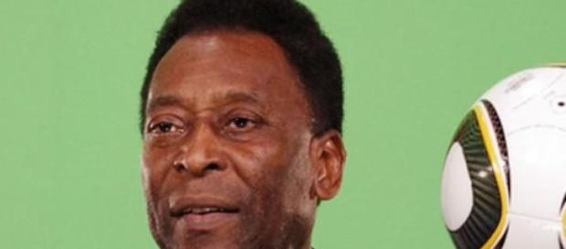 O ex-futebolista Pelé tem 74 anos. O ex-futebolista Pelé tem 74 anos.