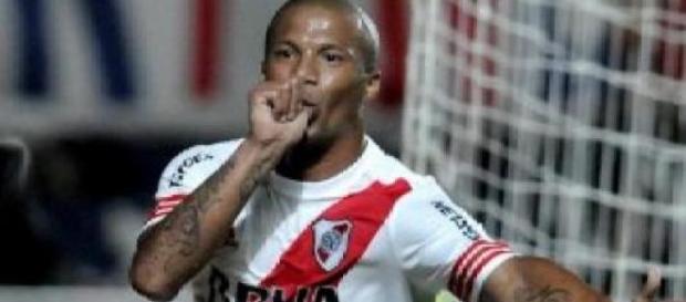 Sanchez festeja el 1 - 0 de penal. Sanchez festeja el 1 - 0 de penal.