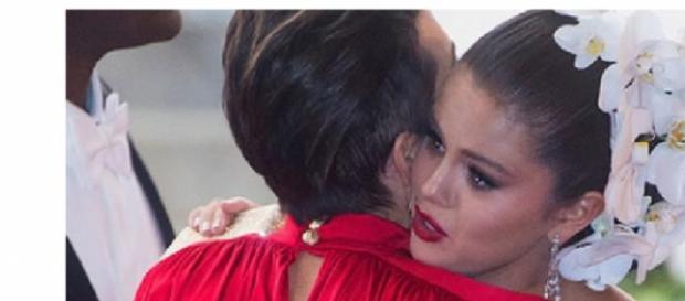 Selena Gomez não conseguiu aguentar as emoções Selena Gomez não conseguiu aguentar as emoções