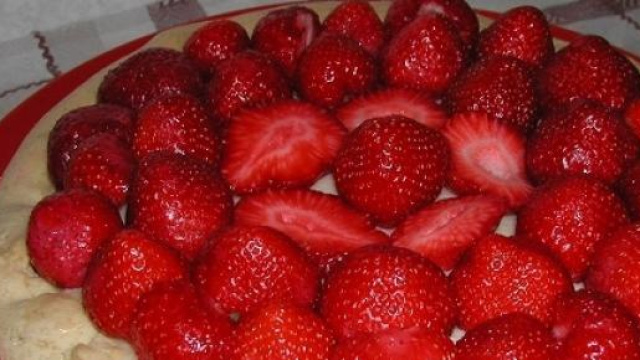 Crostata di fragole e crema fatta in casa