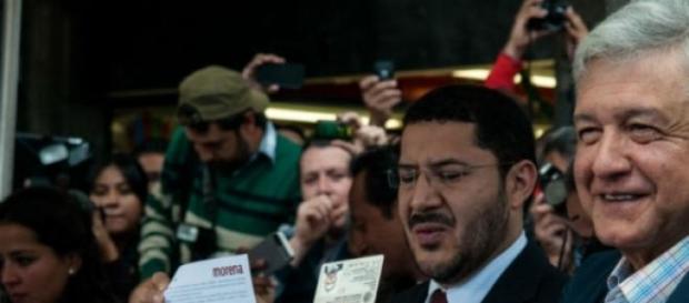 Es un controvertido político mexicano Es un controvertido político mexicano