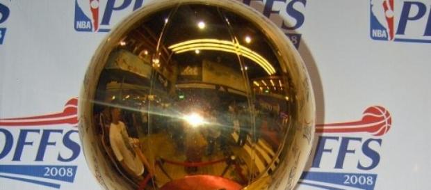 Le Trophée Larry O'brien : objet de convoitises Le Trophée Larry O'brien : objet de convoitises