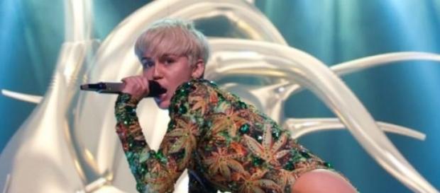 Miley Cyrus en favor de la comunidad LGBT Miley Cyrus en favor de la comunidad LGBT