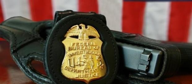 O FBI deteve o suspeito nas Filipinas. O FBI deteve o suspeito nas Filipinas.