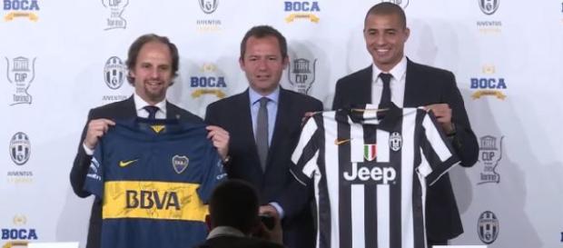 Pagani, Falt y Trezeguet posan con las camisetas Pagani, Falt y Trezeguet posan con las camisetas
