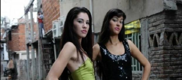 Sonia a la izquierda, Delia a la derecha. Sonia a la izquierda, Delia a la derecha.