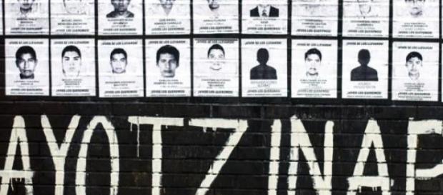 Un policier arrêté pour la mort des 43 élèves. Un policier arrêté pour la mort des 43 élèves.