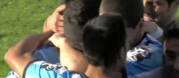 Abrazo en el grito de gol de Acuña ante Aldosivi Abrazo en el grito de gol de Acuña ante Aldosivi
