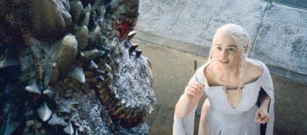 Daenerys Targaryen, madre de dragones Daenerys Targaryen, madre de dragones