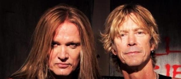 Duff y Bach se juntaron a tocar 'Patience' en L.A. Duff y Bach se juntaron a tocar 'Patience' en L.A.
