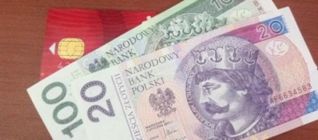 Gotówka czy karta płatnicza? Gotówka czy karta płatnicza?