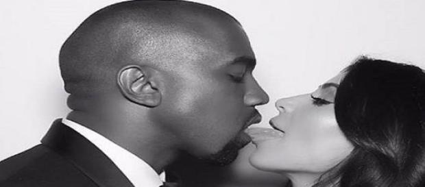 Ihr Mann Kanye West fing Kim Kardashian auf Ihr Mann Kanye West fing Kim Kardashian auf