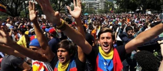 Les citoyens réclament du changement au Venezuela. Les citoyens réclament du changement au Venezuela.