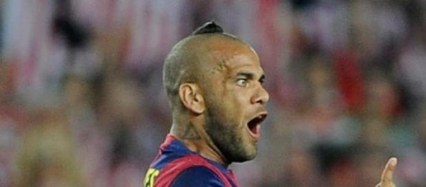 Mais qui a donc chié sur Dani Alves ? Mais qui a donc chié sur Dani Alves ?