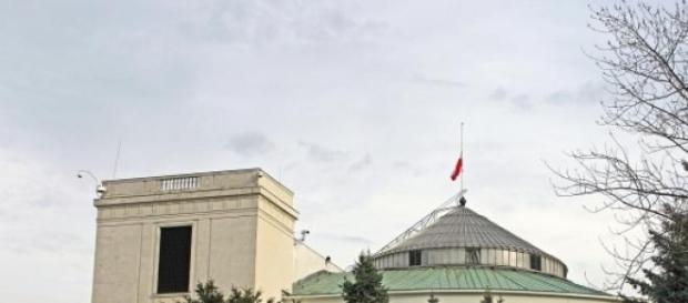 PiS zdecydowanym liderem, PO na trzecim miejscu PiS zdecydowanym liderem, PO na trzecim miejscu