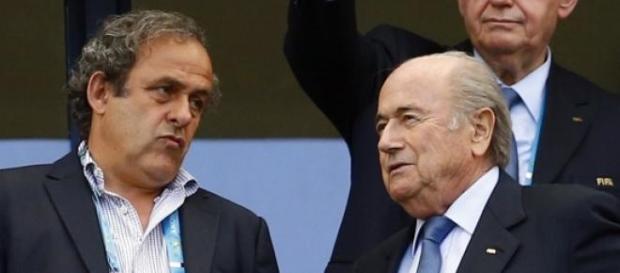 Platini e Blatter de costas voltadas Platini e Blatter de costas voltadas