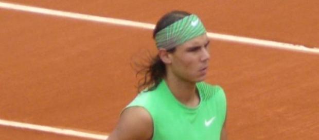 Rafa Nadal en un partido de tenis en tierra batida Rafa Nadal en un partido de tenis en tierra batida