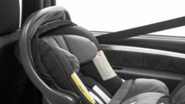 bimba muore dimenticata nel seggiolino dell'auto