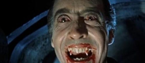 L'attore Lee nei panni di Dracula