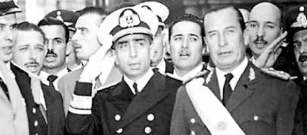 El general Pedro Aramburu en un acto militar El general Pedro Aramburu en un acto militar
