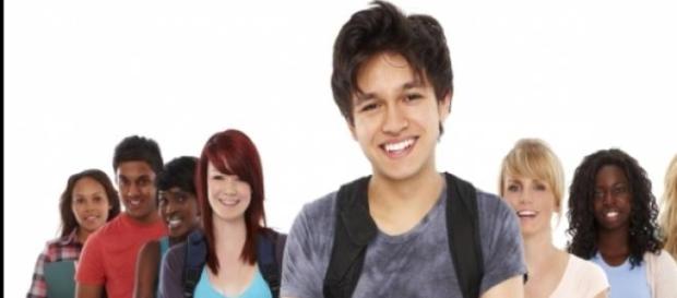 Jovens em busca de oportunidades Jovens em busca de oportunidades