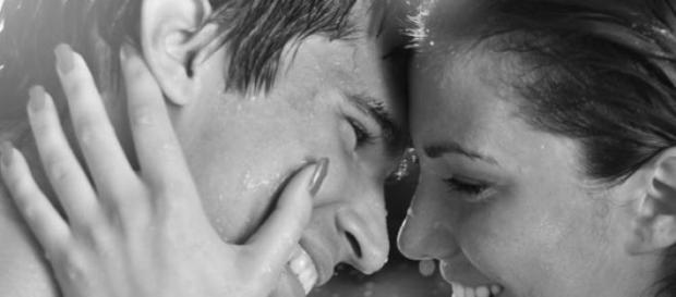 Les 8 signes qu'une femme est amoureuse! Les 8 signes qu'une femme est amoureuse!