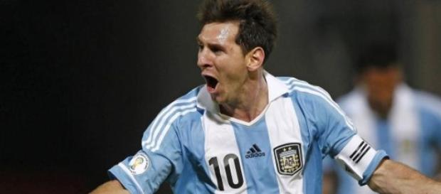 Lionel Messi ante un reto con Argentina Lionel Messi ante un reto con Argentina