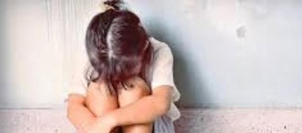 Minoră abuzată sexual de tatăl vitreg Minoră abuzată sexual de tatăl vitreg