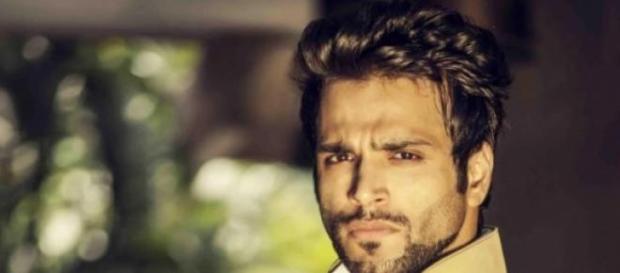 Rithwik Dhanjani at Star Parivar Awards Rithwik Dhanjani at Star Parivar Awards