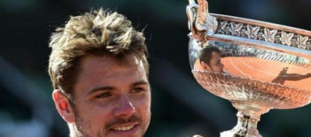 Stan Wawrinka levantando la copa Stan Wawrinka levantando la copa