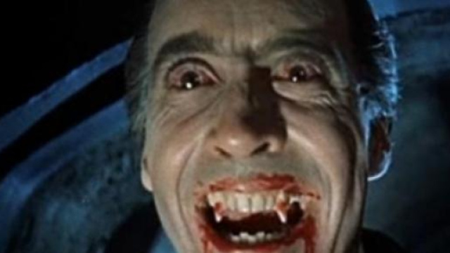 L'attore Lee nei panni di Dracula