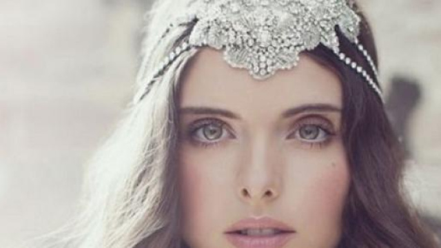 Style sciolto con tiara importante