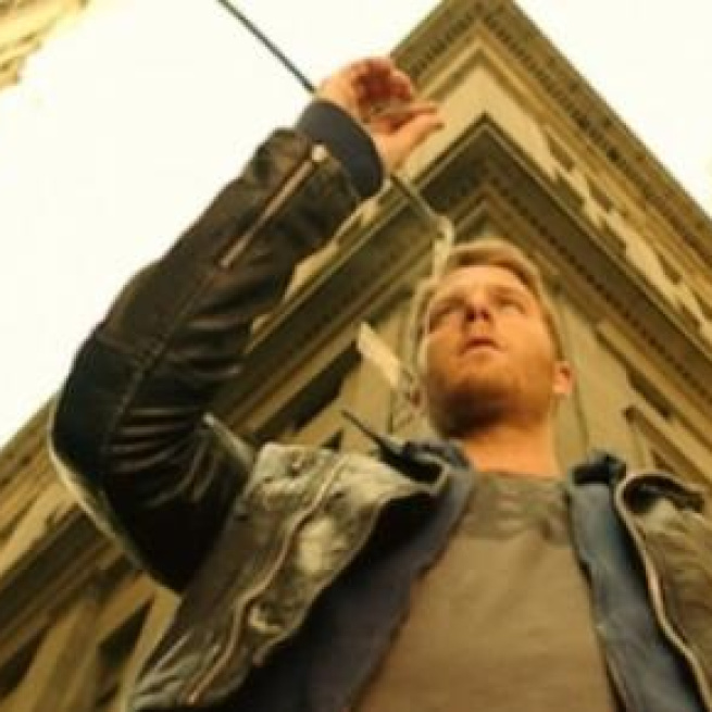 Jake Mcdorman en el papel principal