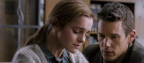 Emma Watson ed Ethan Hawke in una scena del film