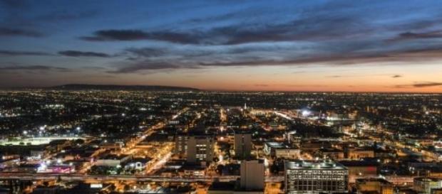 A cidade dos milhões de luzes. A cidade dos milhões de luzes.