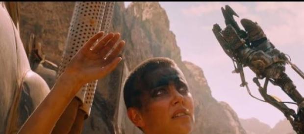 Charlize Theron brilla como la heroína de acción Charlize Theron brilla como la heroína de acción