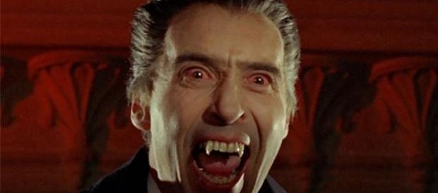 Christopher Lee como Drácula Christopher Lee como Drácula