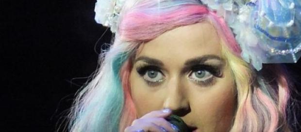 Katy rompió récord en Youtube con Dark Horse Katy rompió récord en Youtube con Dark Horse