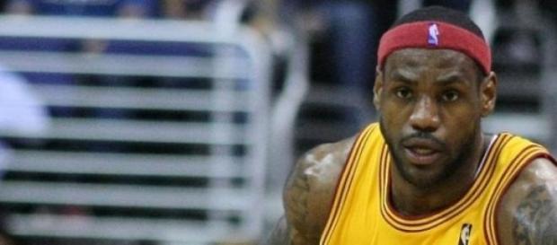Lebron junto con sus 40 puntos ganaron el partido Lebron junto con sus 40 puntos ganaron el partido
