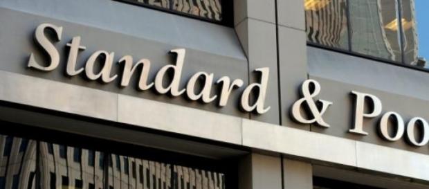 Standard & Poor's declassa il rating greco Standard & Poor's declassa il rating greco
