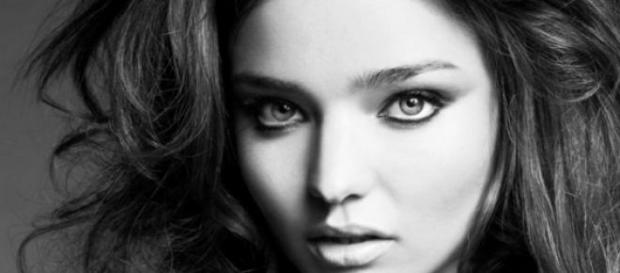Miranda Kerr, bajo las sábanas con un fotógrafo Miranda Kerr, bajo las sábanas con un fotógrafo